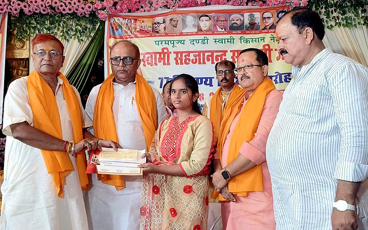 Student receiving recognition certificate at the program