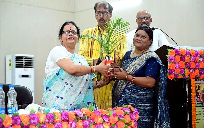 Women presenting a plant